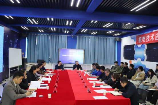 将企业需求“翻译”成培养标准：这场研讨会，为机电人才培养精准“导航”！ ——机电工程系召开机电专业群职业能力分析会，校企携手共绘人才培养“施工图”