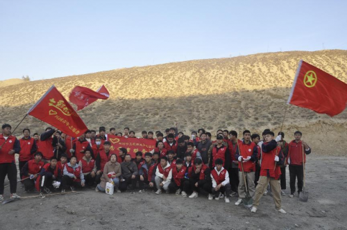 义务植树添新绿 不负金秋好时光｜石河子工程职业技术学院团委组织开展秋季义务植树活动