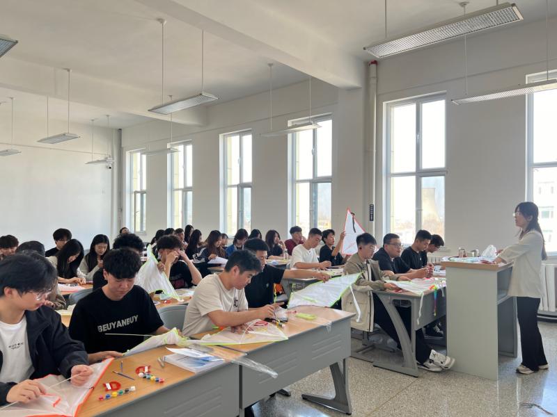 在这春日，手绘蓝天，趁着东风放纸鸢