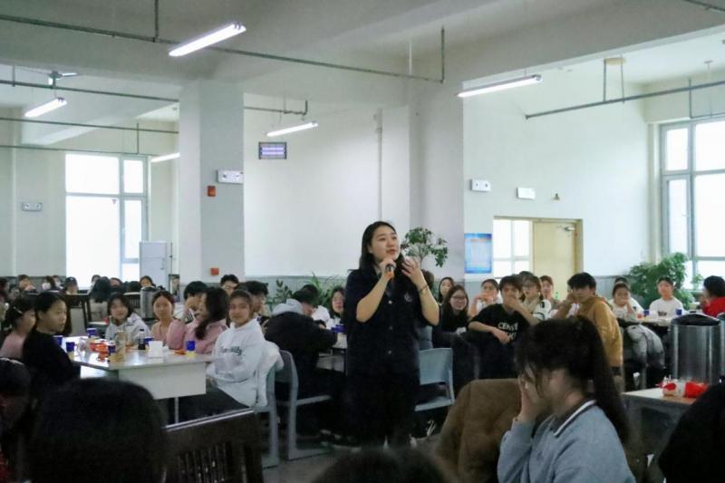 满足在胃里 温暖在心间｜石河子工程职业技术学院邀请元旦晚会参演同学共进 晚餐